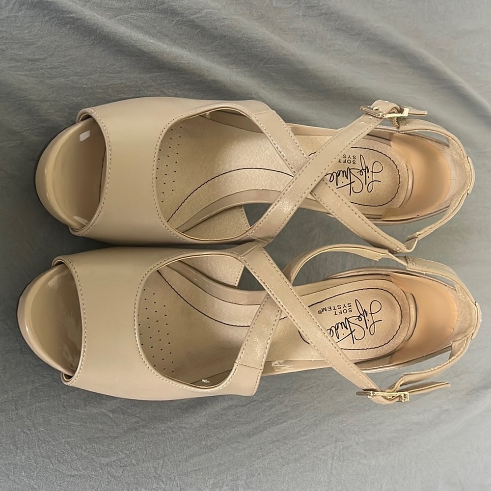 Life Stride Women's Cream Heels